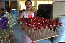 探秘义乌圣诞工厂:外贸大战已打响 仅6月就出口1.2亿(组图)【2】-财经频道-手机